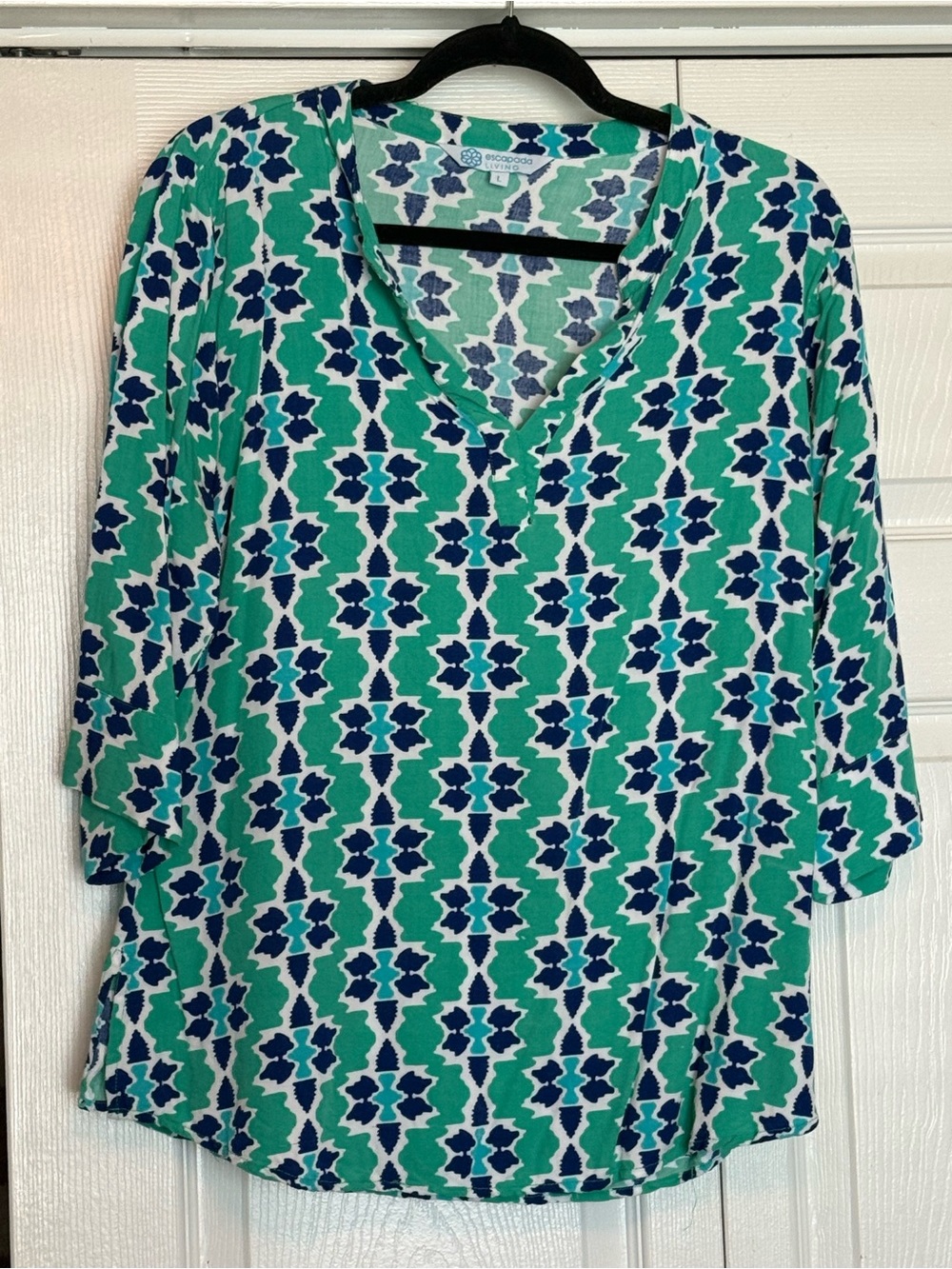 Escapada Living Green & Blue Patterned V-Neck Women's Top